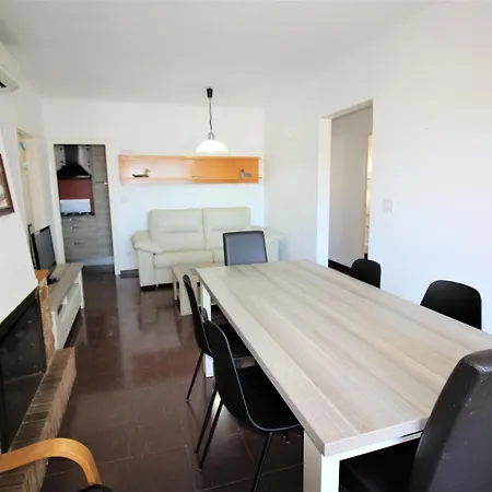A Recer - Acogedor, Tranquilo Y Bien Situado, A Tan Solo 100 M. De La Playa. - Es-228-142 Apartment